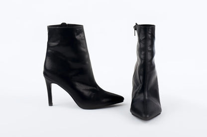 NOVA Black Pointed Closed-Toe Boots – view 3